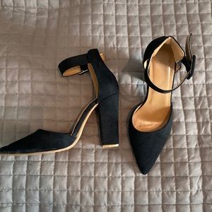 Pointed toe heels